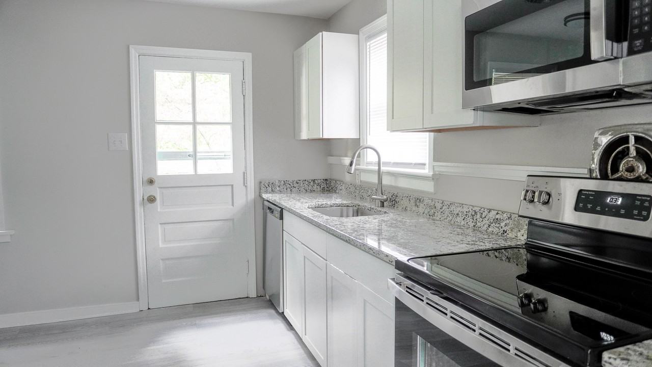 1710 Glenview Rd #1 - Photo 6 of 17