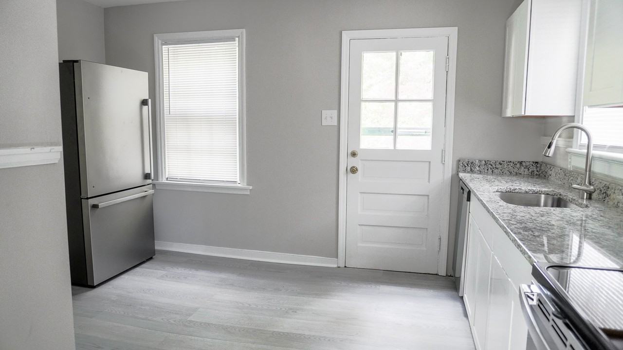 1710 Glenview Rd #1 - Photo 7 of 17
