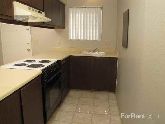 College Grove - Photo 3 of 20