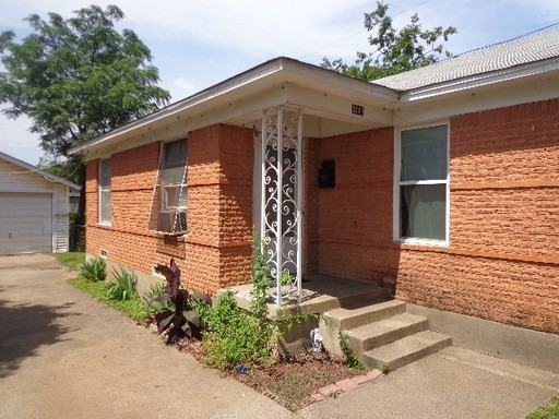 3017 Avon St - Photo 2 of 3