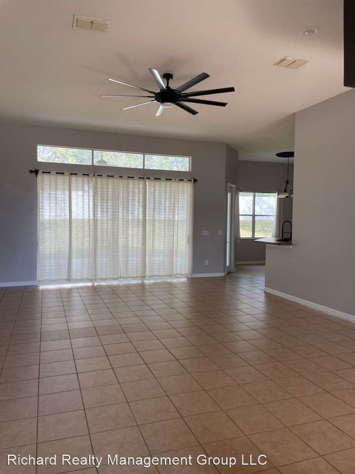 4452 Harts Cove Way - Photo 3 of 16