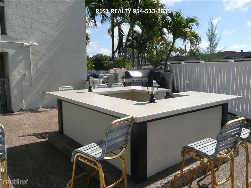 1400 NE 57th St - Photo 2 of 4