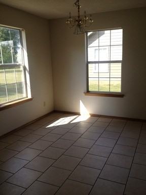 103 N Mountain Grove Rd - Photo 3 of 9