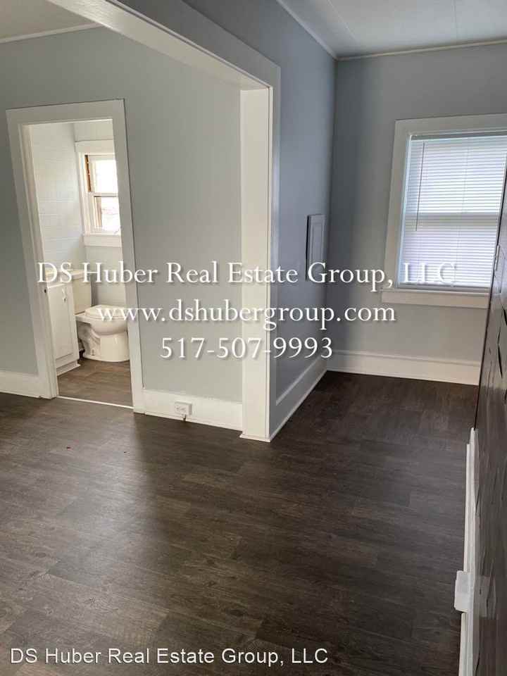 238 S Lincoln St - Photo 3 of 10