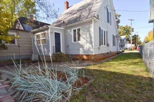 304 N Michigan St - Photo 3 of 8