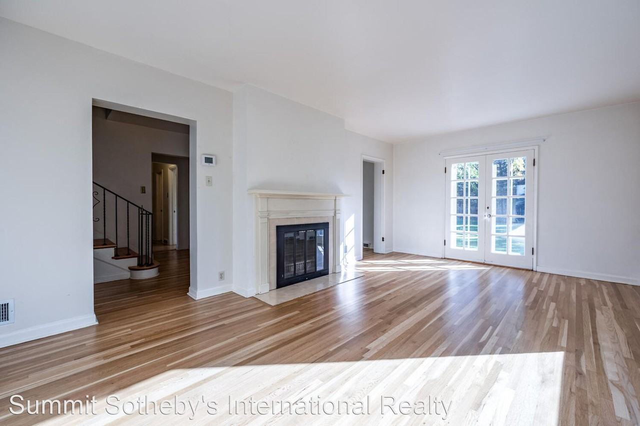 949 S 2300 E - Photo 2 of 29