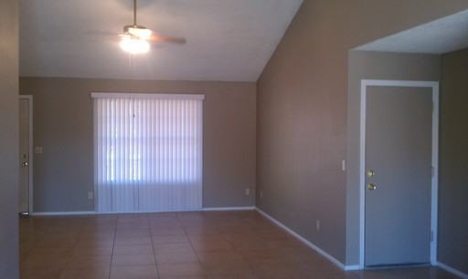 1320 E Drake Dr - Photo 3 of 9