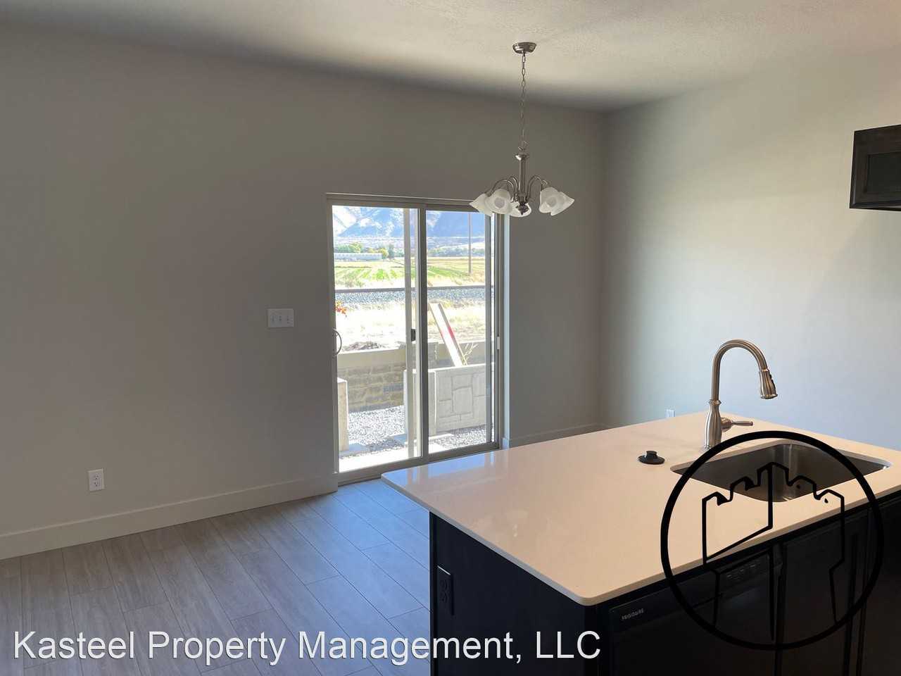 638 N Old Fort Dr - Photo 3 of 15