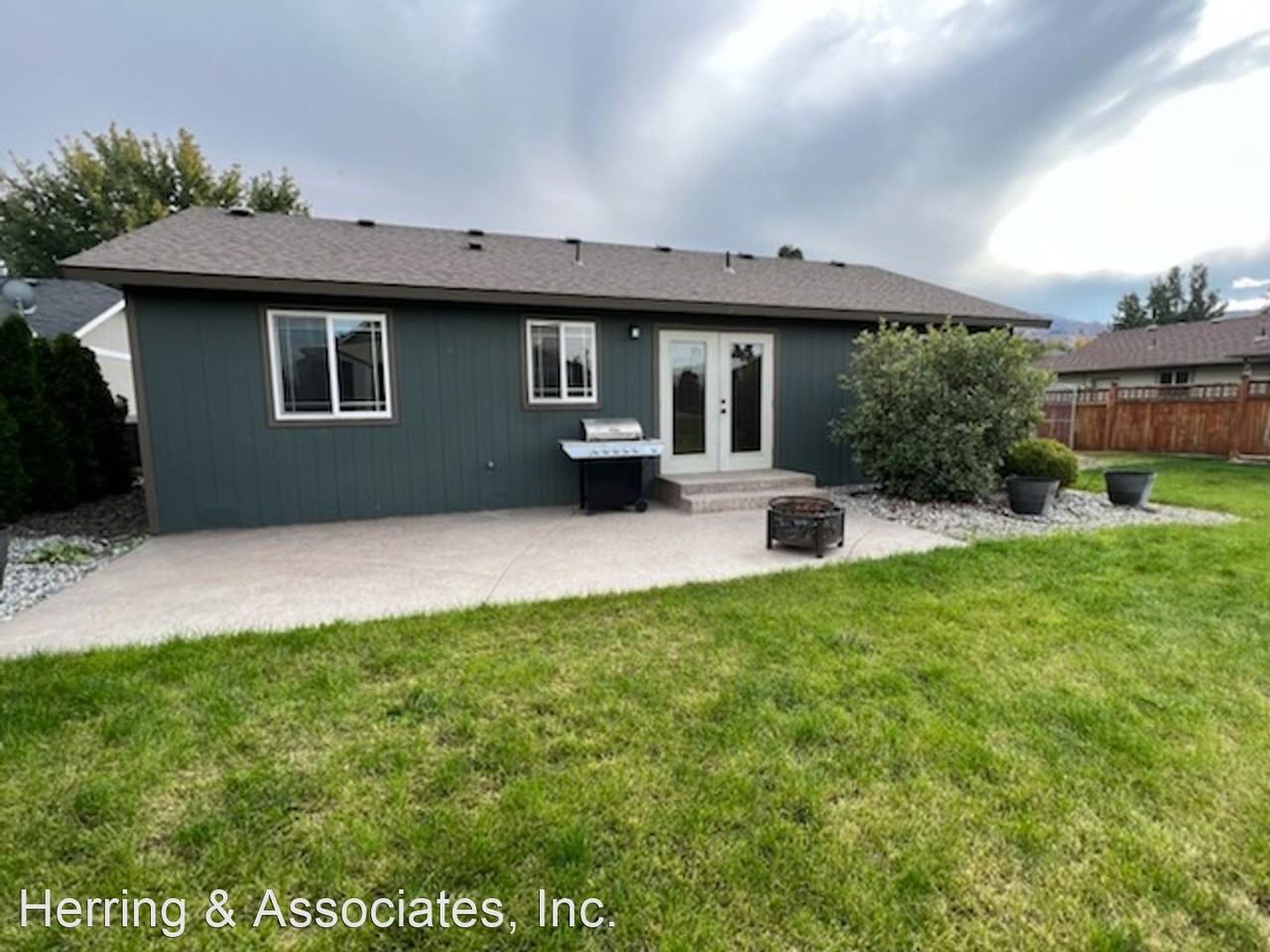 3155 Monterey Dr - Photo 2 of 13