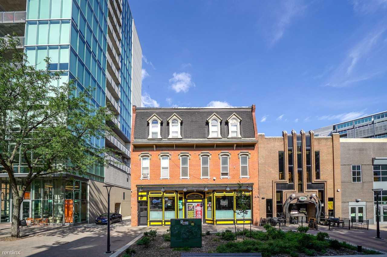 Blackstone Apartments 118 1/2 S Dubuque St, Iowa City, IA 52240 Zumper