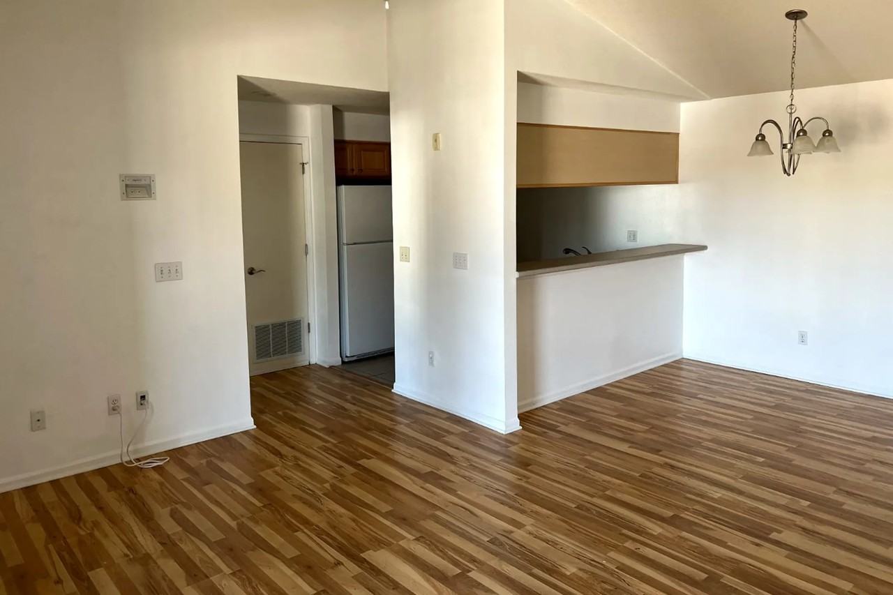 105 Nw 8th St - Photo 3 of 21