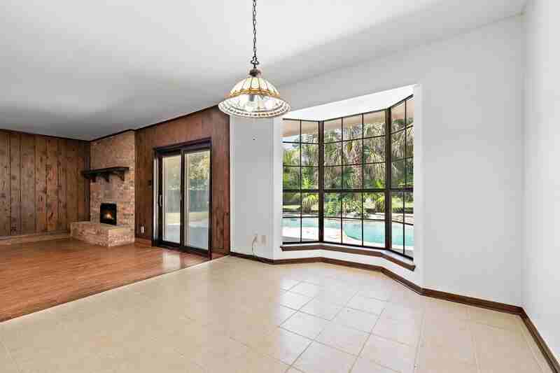 8860 Dawes Point Dr - Photo 3 of 13