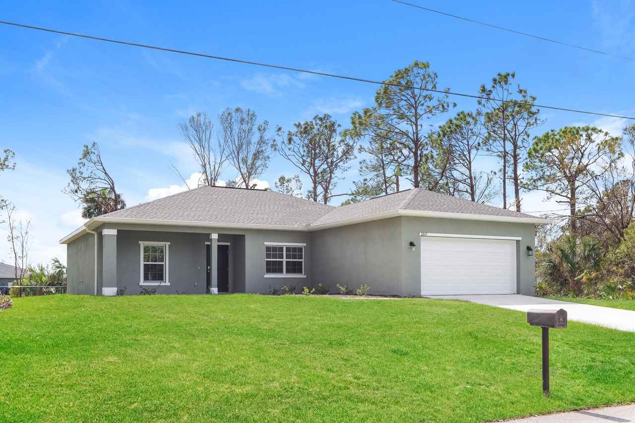 2469 Van Leer Ave - Photo 2 of 5