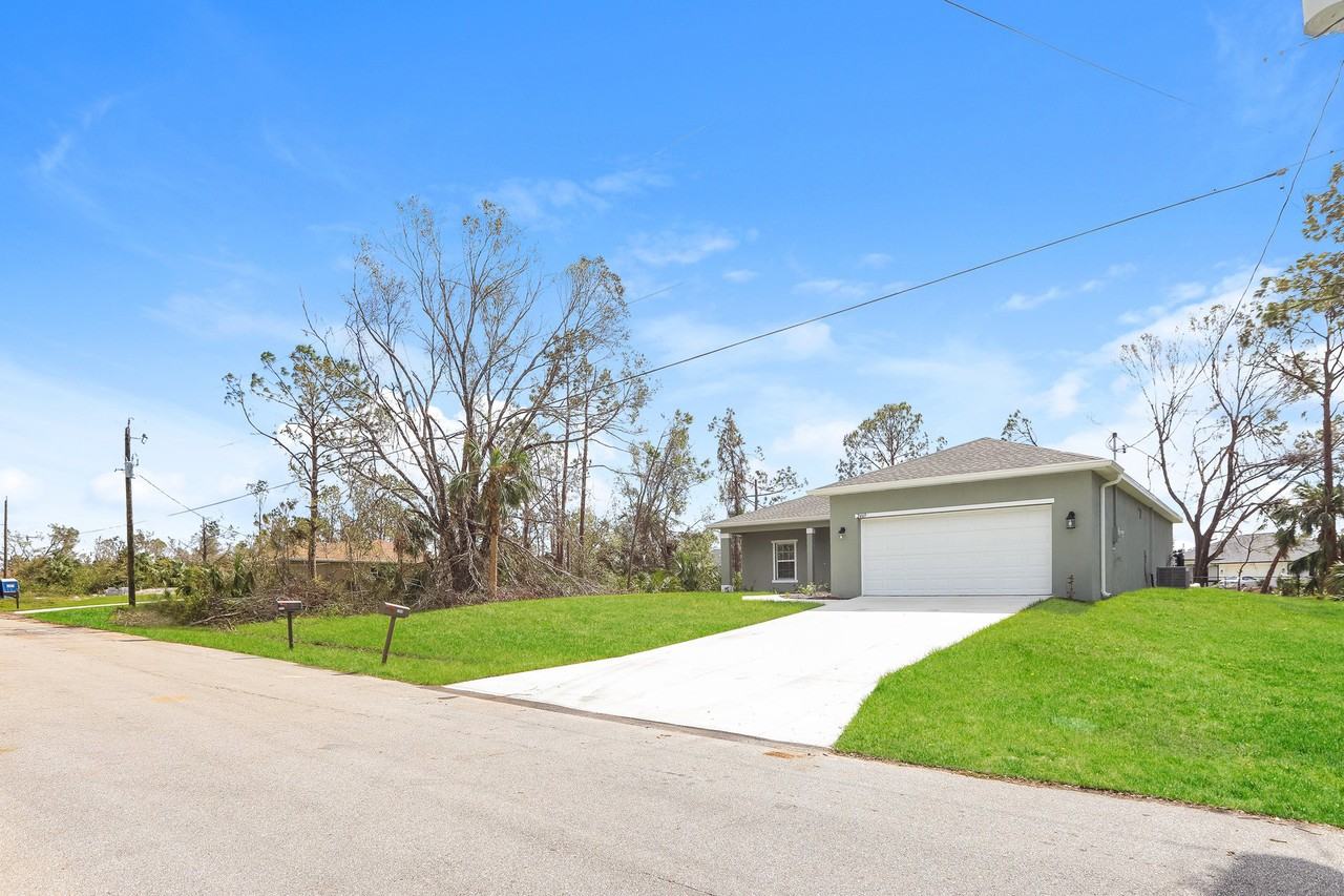 2469 Van Leer Ave - Photo 5 of 5