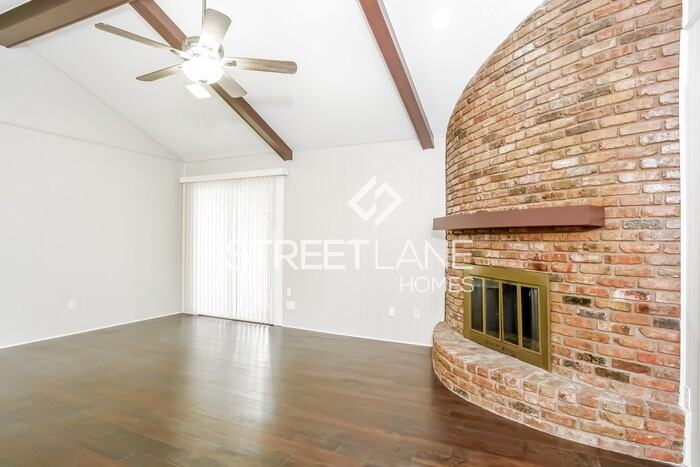 1512 Meadow Glen St - Photo 3 of 16