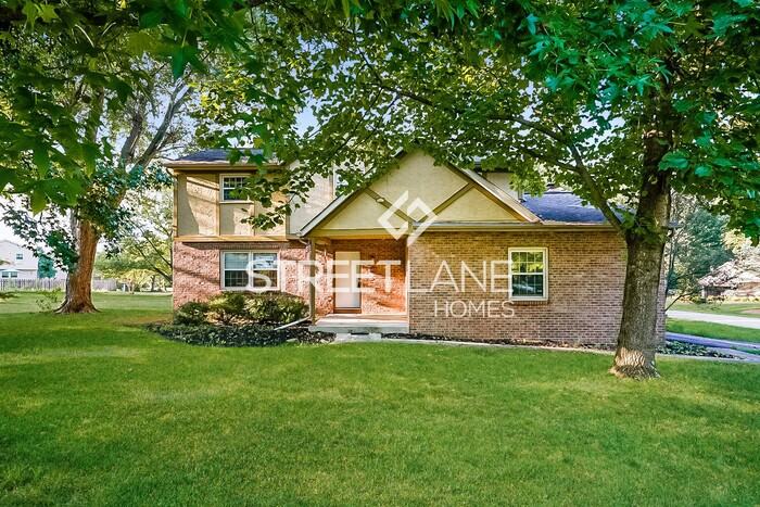 11719 Brookwood Ct - Photo 2 of 15