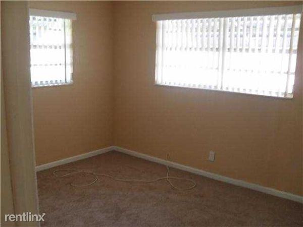 513 NW 17th Ave - Photo 3 of 9