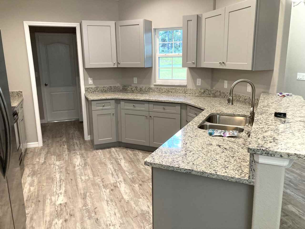1955 W Quaker Ln - Photo 2 of 11