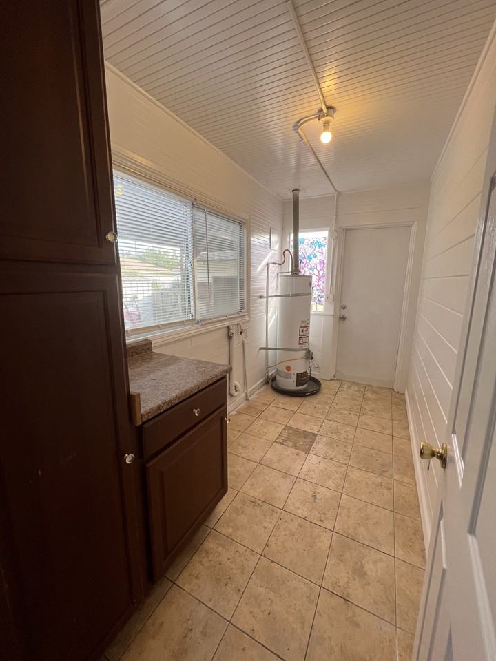 208 N F St - Photo 7 of 18