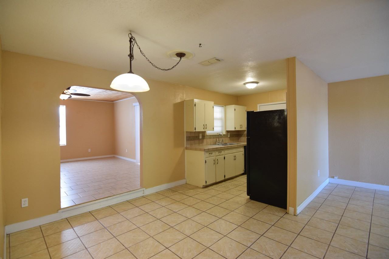 901 Bluff Dr - Photo 5 of 22