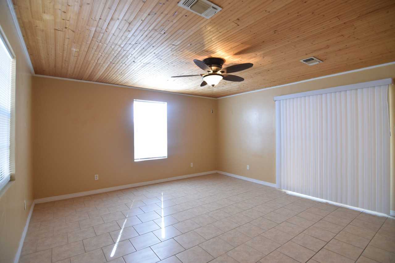 901 Bluff Dr - Photo 6 of 22