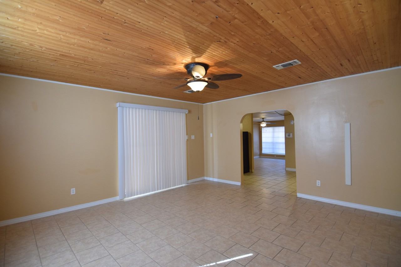 901 Bluff Dr - Photo 7 of 22