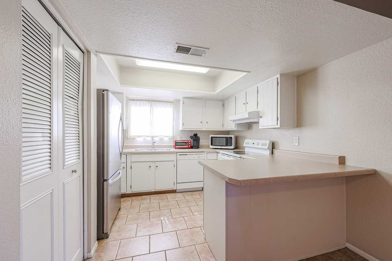 4555 W Continental Dr - Photo 7 of 37