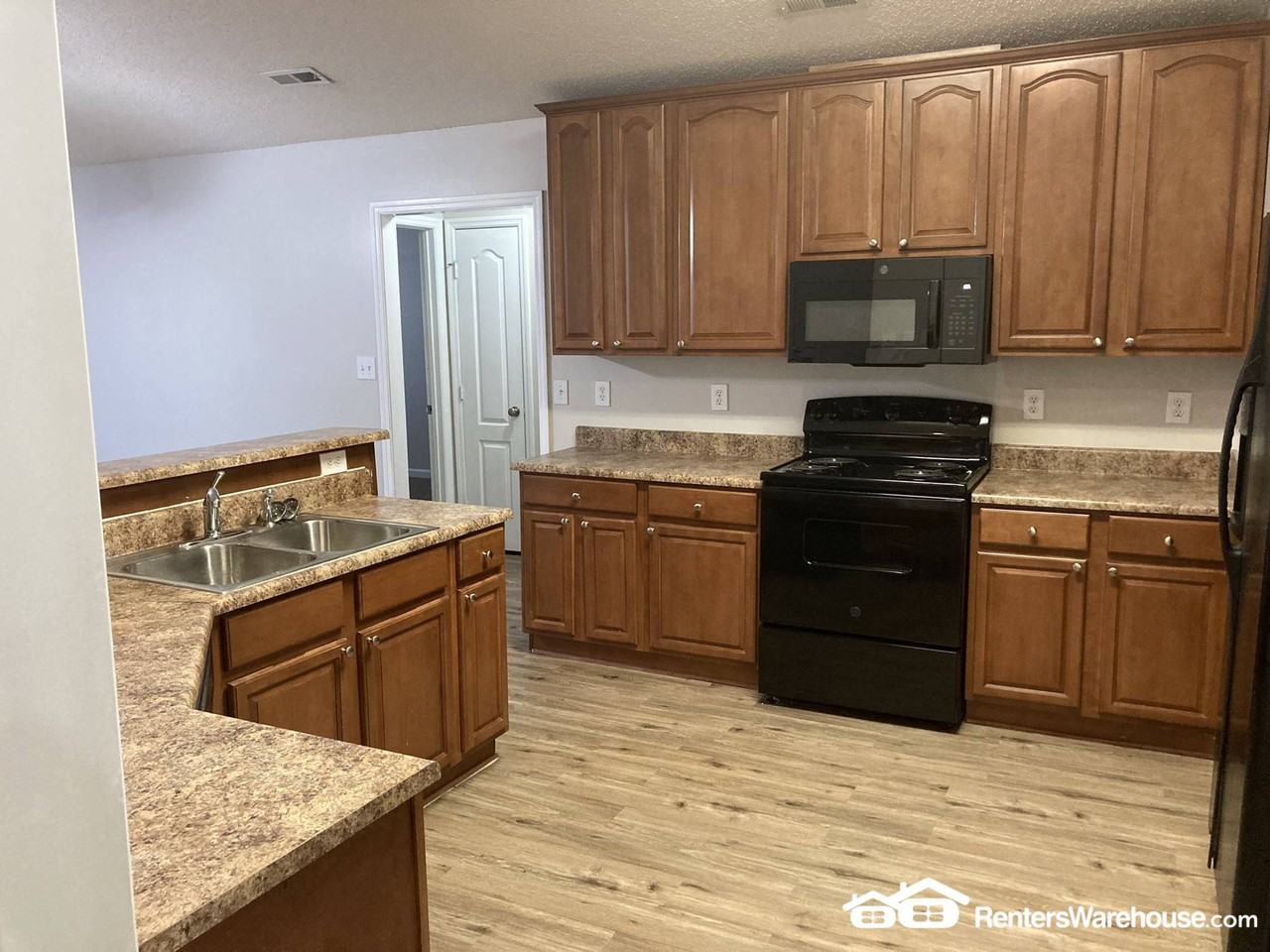 115 Wittington Ln - Photo 3 of 10