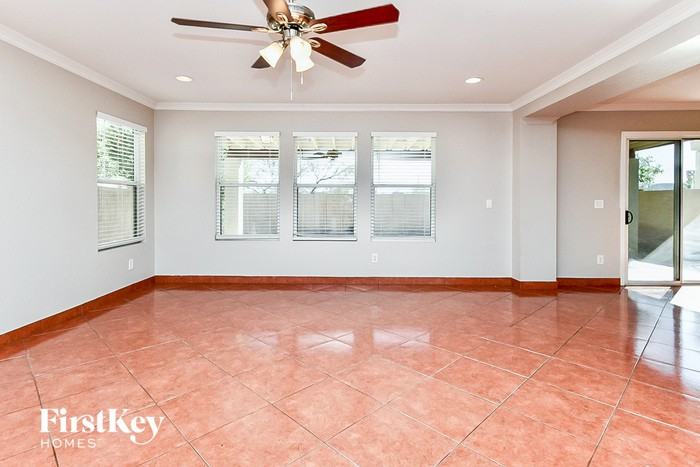 1499 W Beantree Ln - Photo 2 of 15