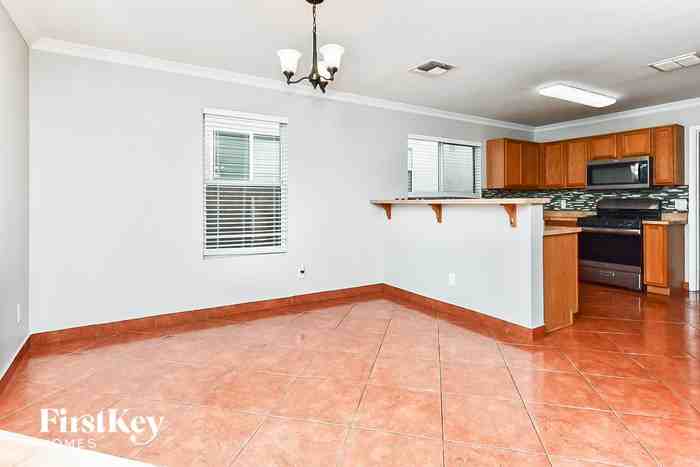 1499 W Beantree Ln - Photo 3 of 15