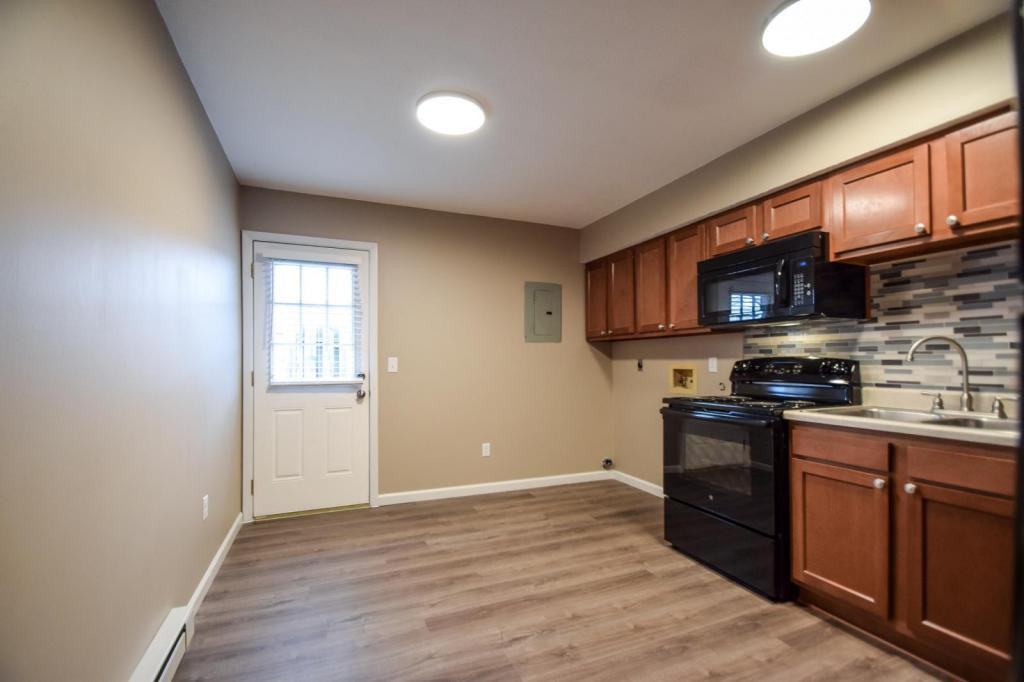 3405 Redbud Dr - Photo 2 of 9