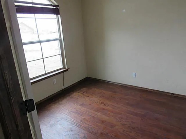 937 Sw 15th St - Photo 3 of 22