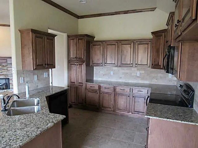 937 Sw 15th St - Photo 7 of 22