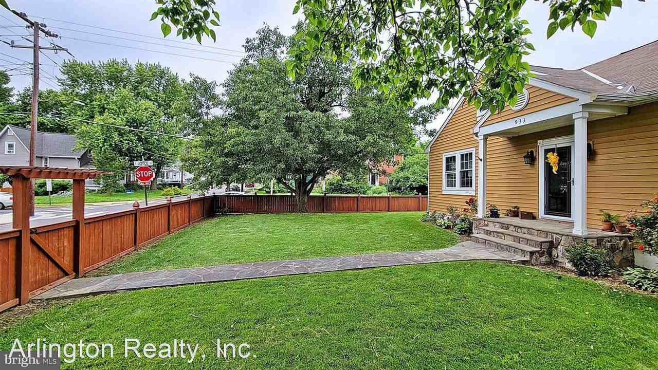 933 20th St S - Photo 2 of 24