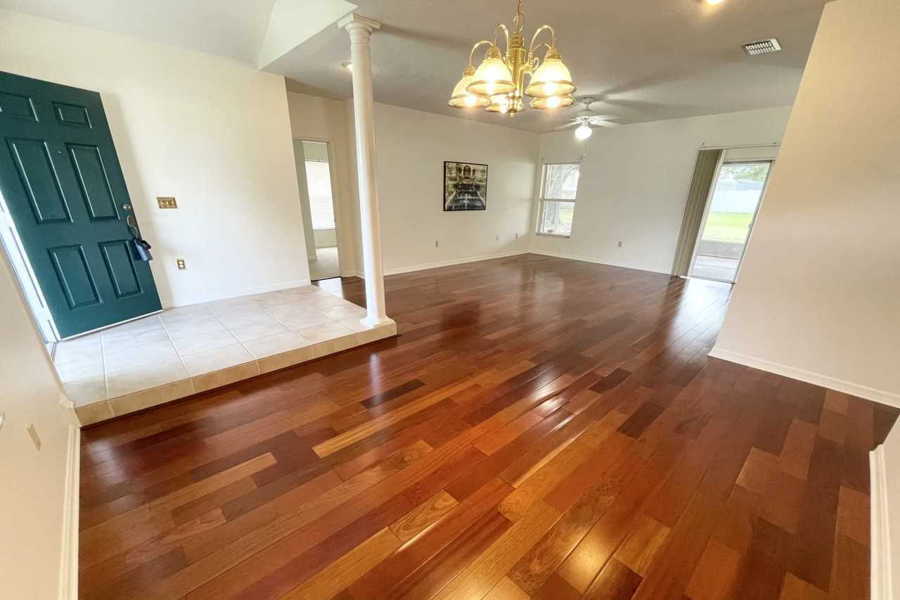 807 Bluegrass Ln - Photo 3 of 15