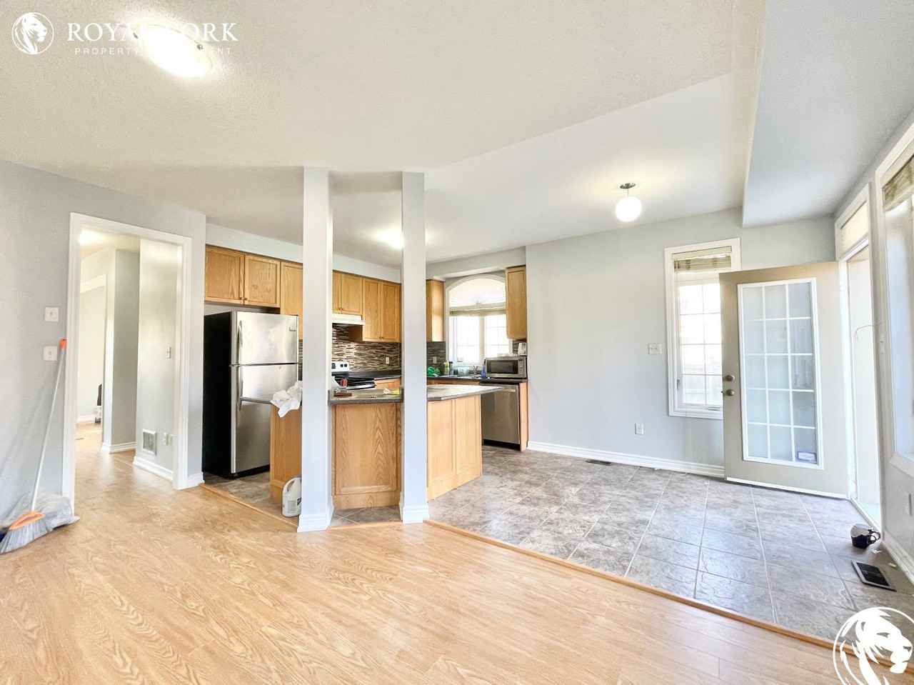 47 Parrotta Dr - Photo 3 of 39