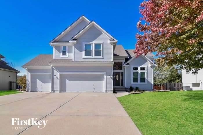 2324 Sw Pheasant Trl - Photo 2 of 15