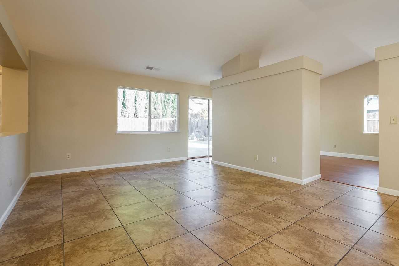 14510 Cedar Valley Dr - Photo 3 of 21