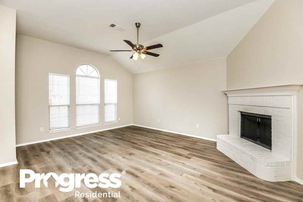 1306 Indian Wells Trl - Photo 3 of 16