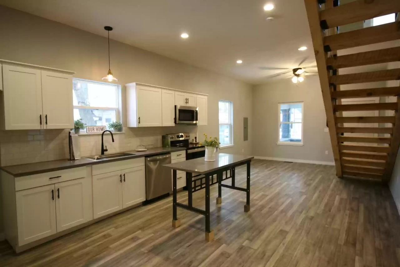928 W Elm St - Photo 3 of 12