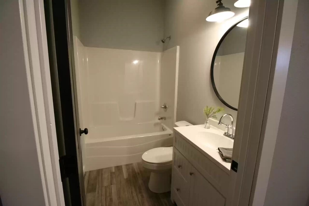 928 W Elm St - Photo 5 of 12