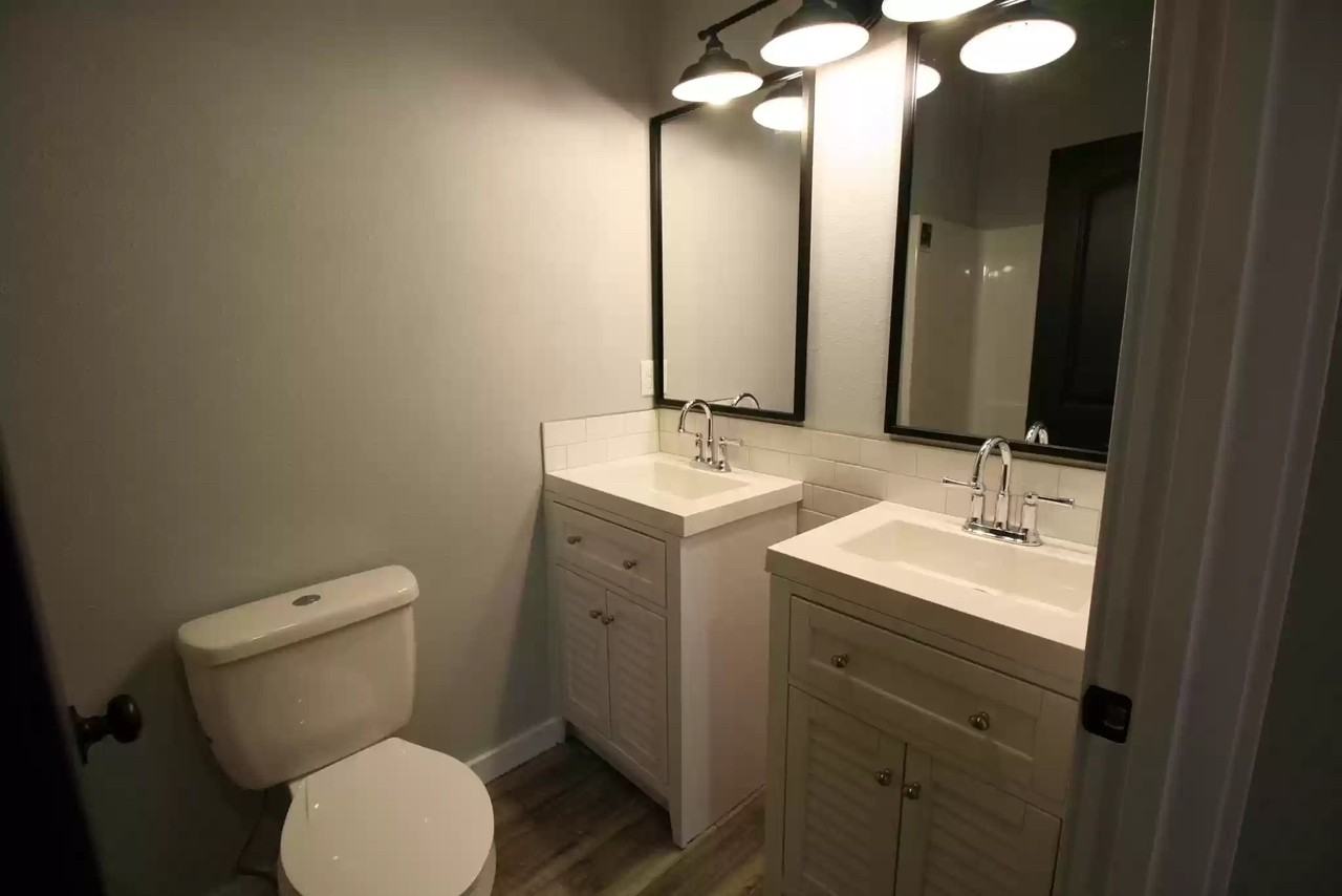 928 W Elm St - Photo 4 of 12