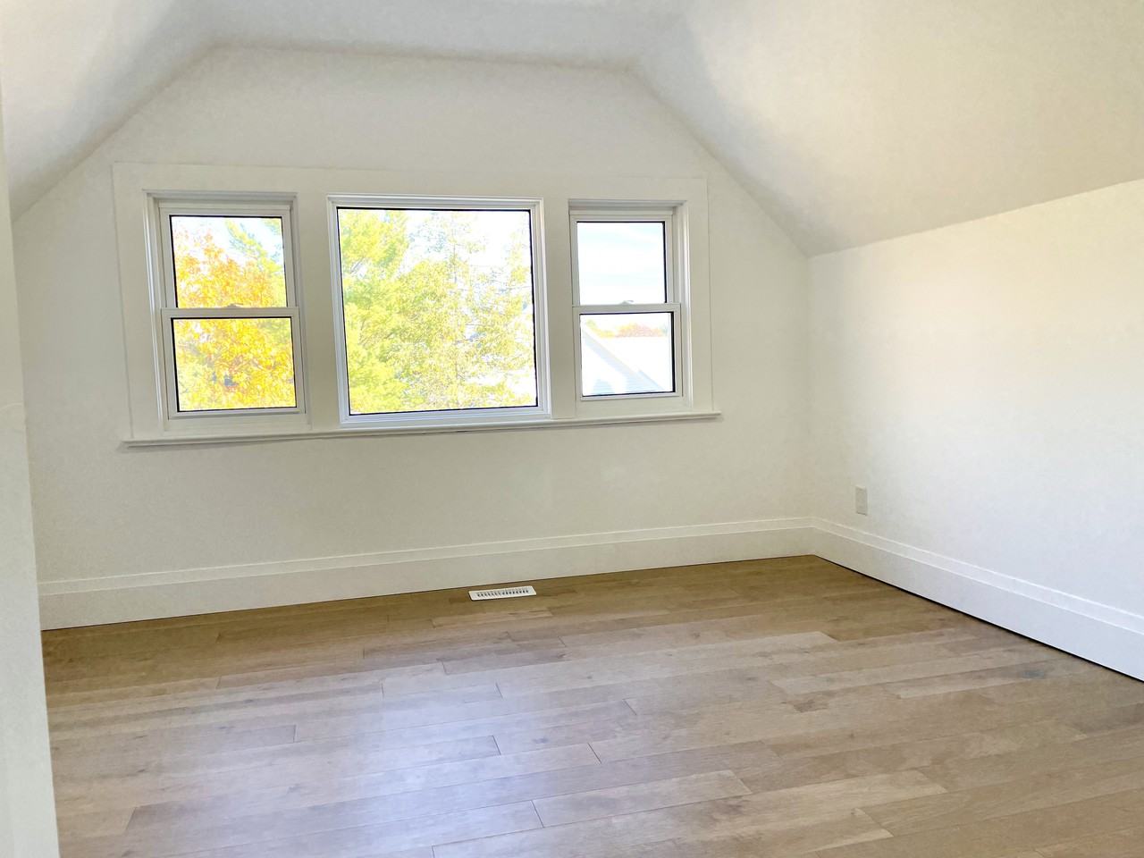 142 Pickering Street - Photo 6 of 18