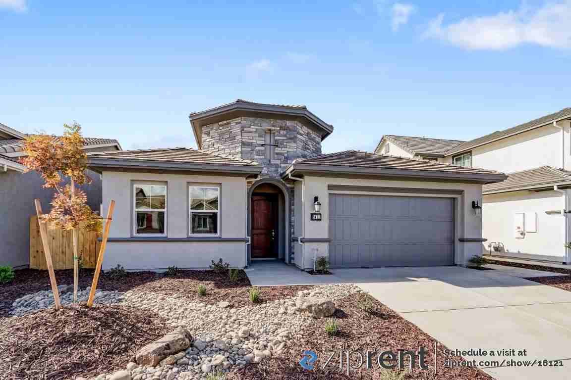 2451 Paramount Ln - Photo 2 of 20