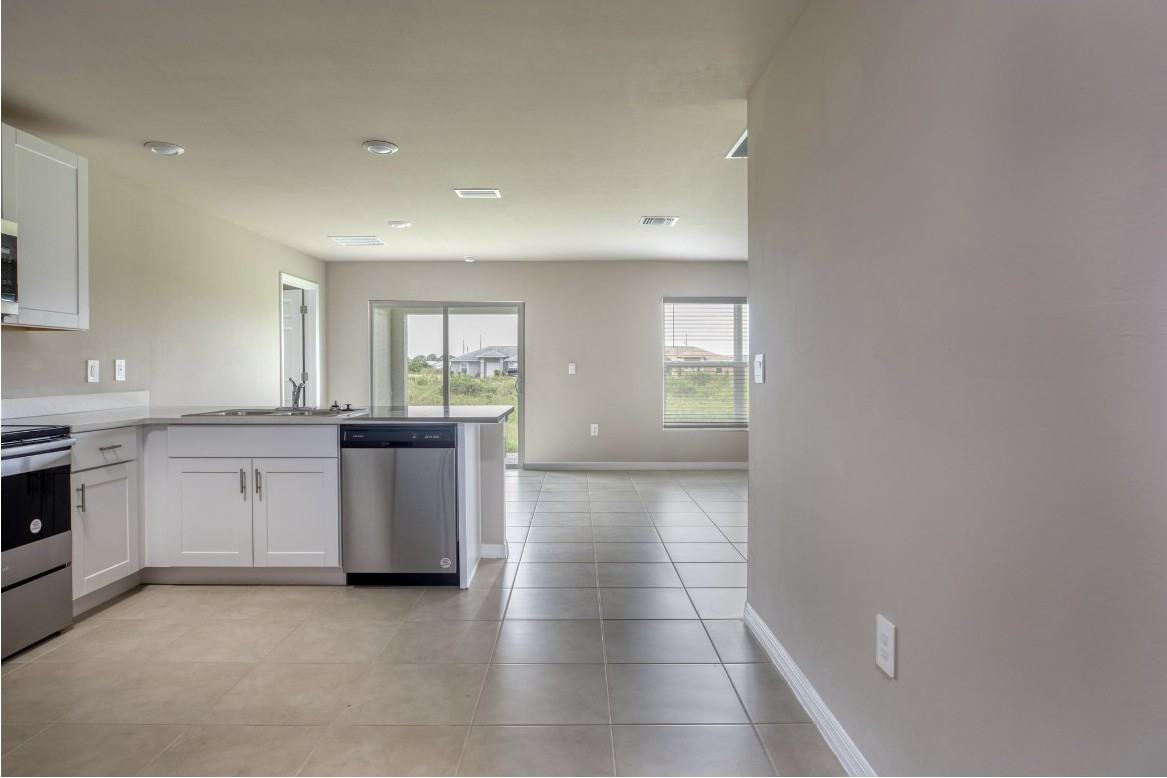 8002 Vega Ct - Photo 3 of 9