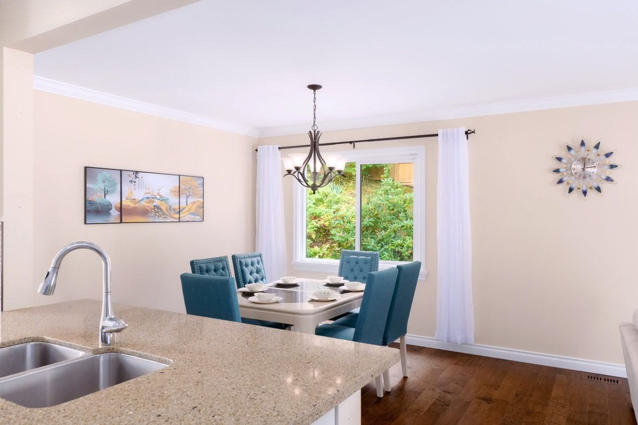 302 Albert St - Photo 2 of 13