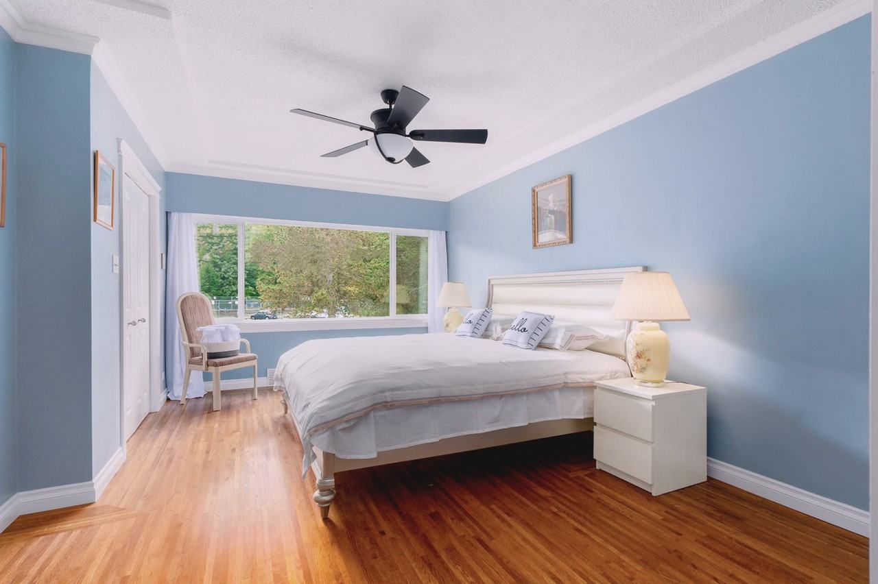 302 Albert St - Photo 3 of 13