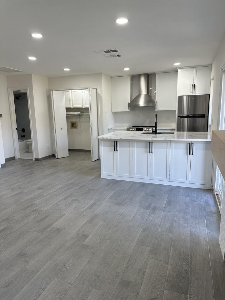 5916 Gaston Avenue - 301unit 301 #301 - Photo 2 of 10