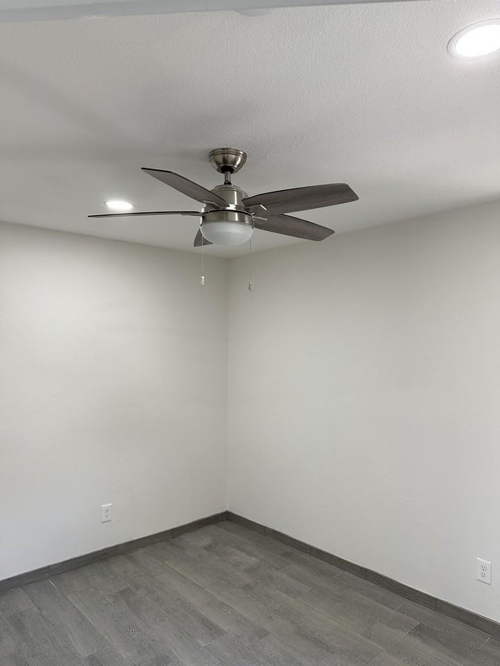 5916 Gaston Avenue - 301unit 301 #301 - Photo 5 of 10