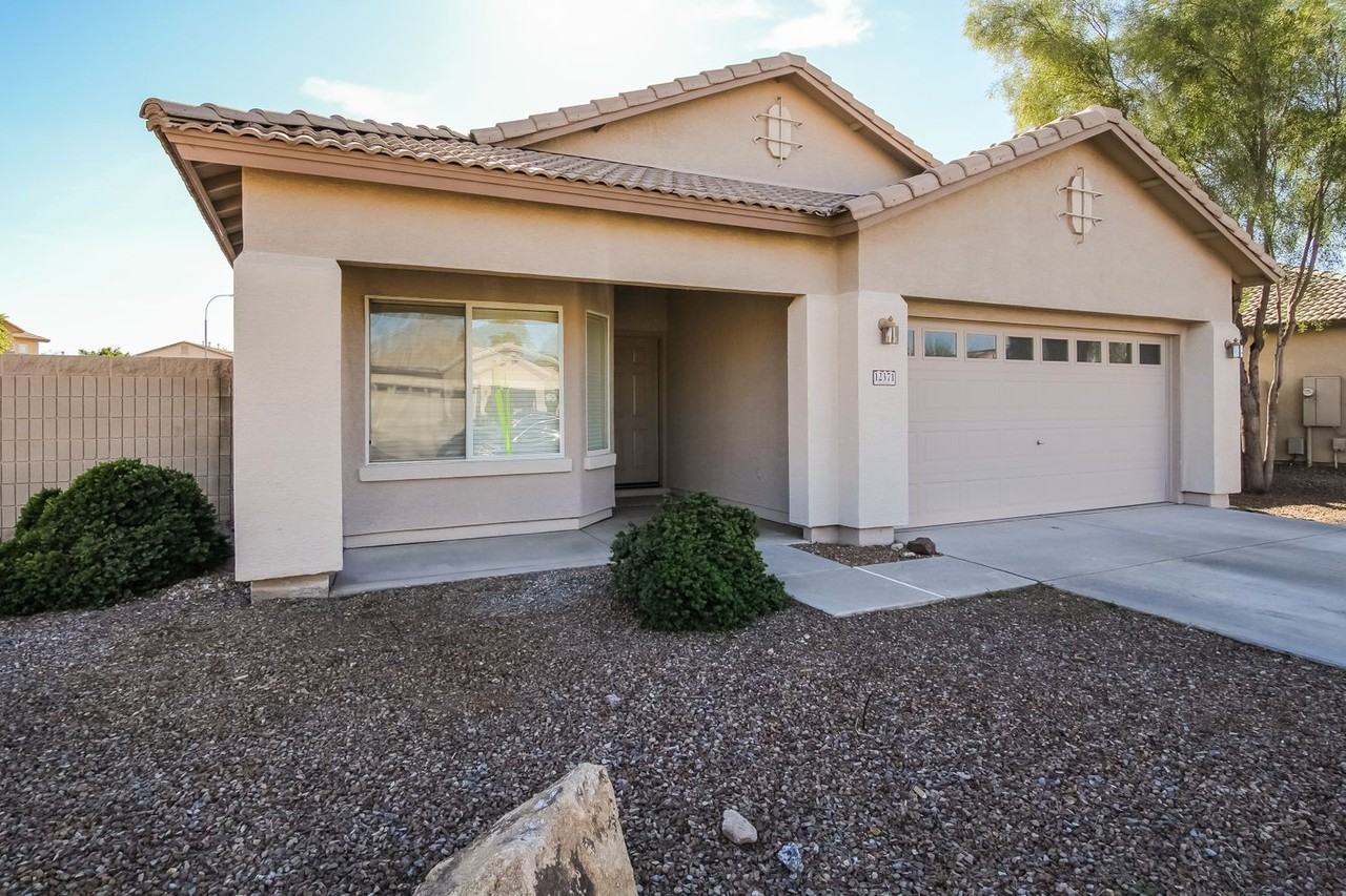 12371 W Sherman St - Photo 3 of 21